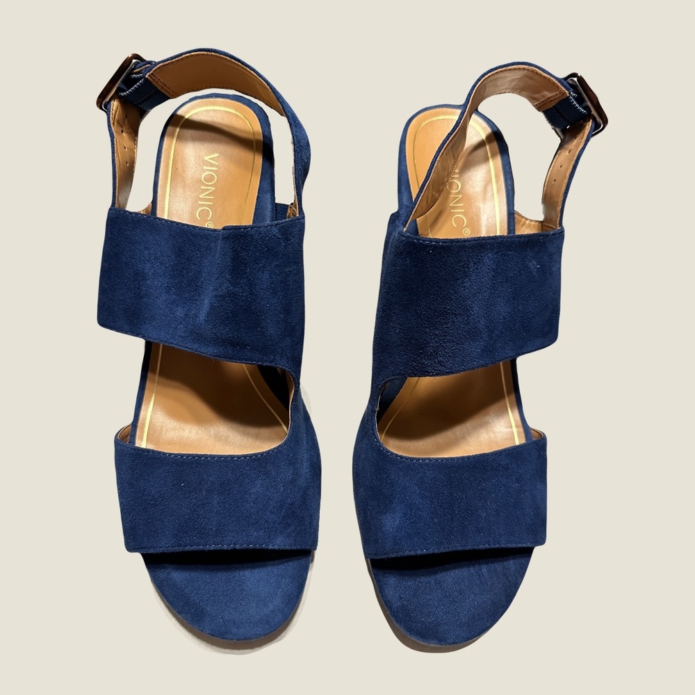 Size 9 Vionic Suede Sandals